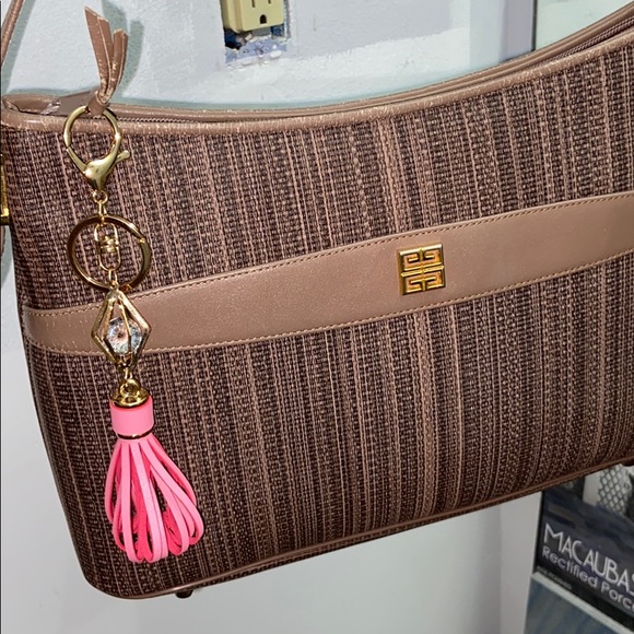 Givenchy Handbags - ❤️GIFTED❤️Stunning Vintage Givenchy bag